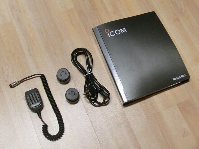 ICOM IC-7700.