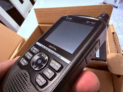 ICOM ID-52E