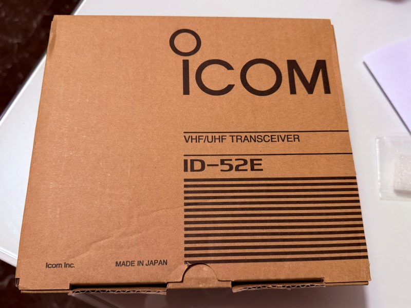 ICOM ID-52E