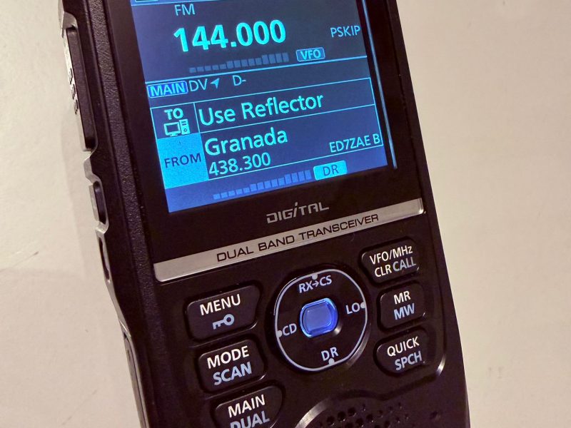 ICOM ID-52E