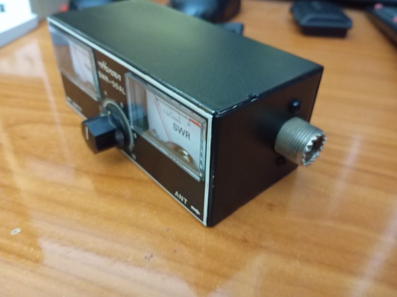 Medidor de potencia/estacionarias 3,5 a 150 MHz