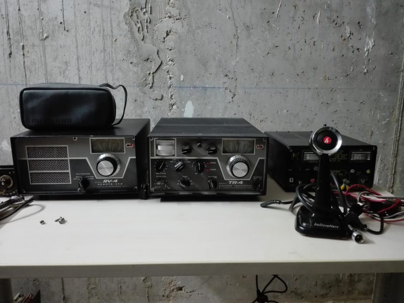 DRAKE TR-4 v VR-4