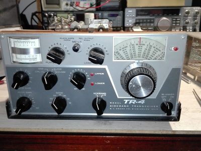 DRAKE TR-4 v VR-4