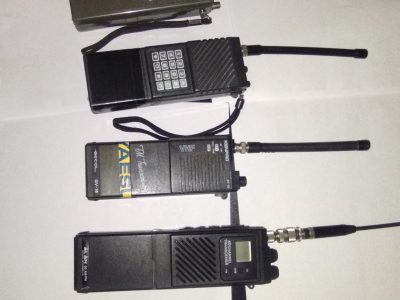 Lote de 4 walkies VHF RULETAS, + 1 WALKIE CB